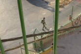 فیلم/ کودک آزاری سرباز نظامی صهیونیست