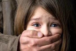 والدین در مواجهه با آزارجنسی کودکانشان چه رفتاری کنند؟