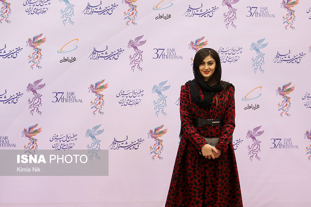 مریم مومن در حاشیه مراسم افتتاحیه سی‌و‌هفتمین جشنواره فیلم فجر