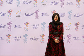 مریم مومن در حاشیه مراسم افتتاحیه سی‌و‌هفتمین جشنواره فیلم فجر