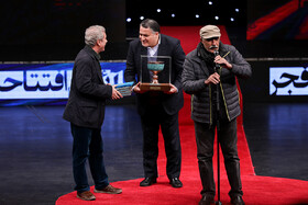 بزرگداشت عزیز الله حمیدنژاد، کارگردان سینما در مراسم افتتاحیه سی‌و‌هفتمین جشنواره فیلم فجر