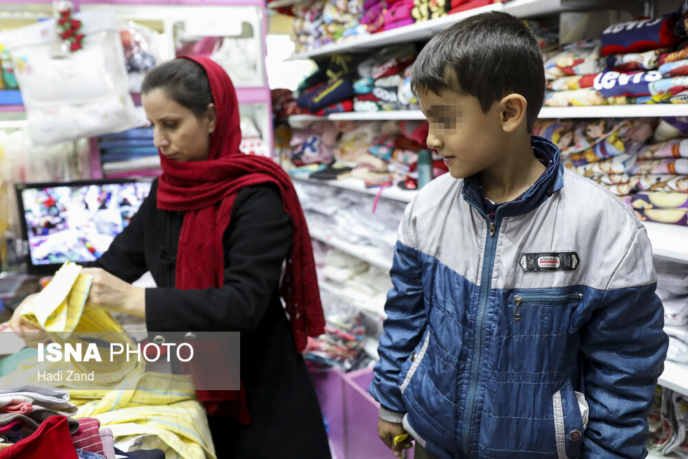 خرید شب عید کودکان آسیب دیده از کارتن خوابی و اعتیاد