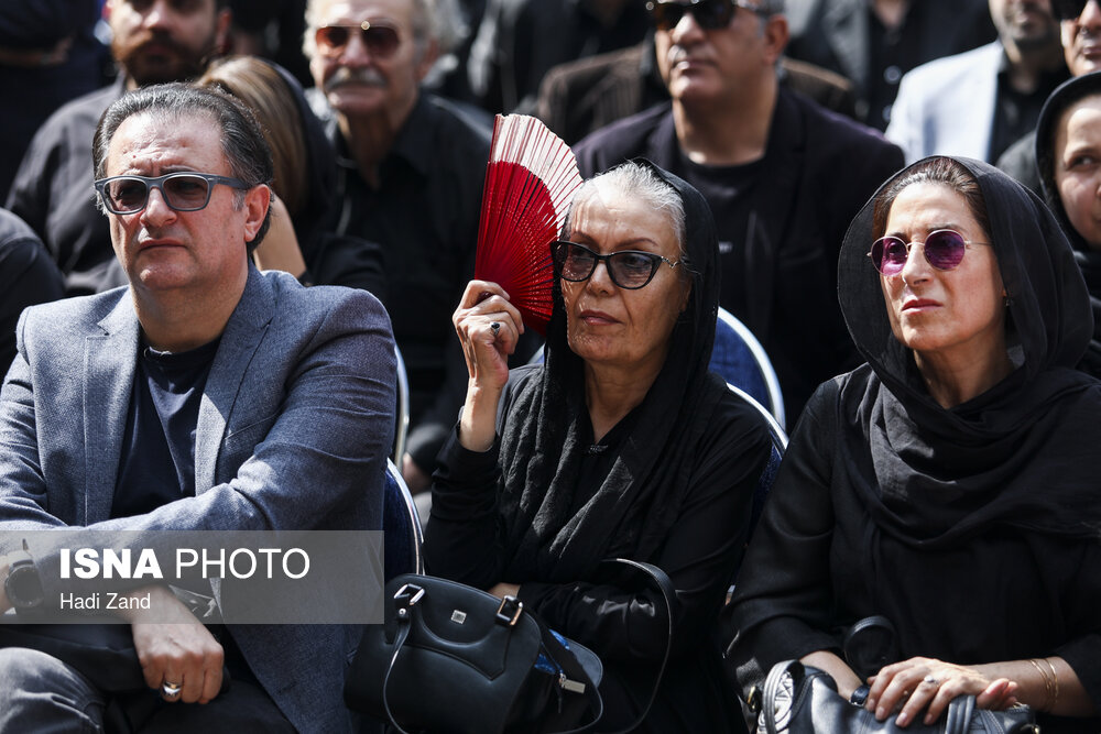 فاطمه معتمدآریا در مراسم تشییع پیکر زنده یاد داریوش اسدزاده