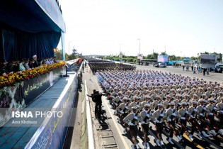 مراسم رژه نیروهای مسلح با حضور رئیس‌جمهوری آغاز شد