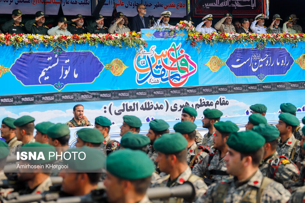 مراسم رژه نیروهای مسلح در بندر عباس با حضور علی لاریجانی رییس مجلس شورای اسلامی