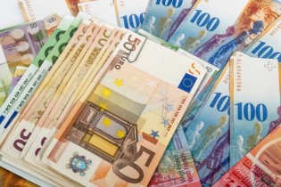 نرخ رسمی ۲۹ ارز کاهش یافت / افت قیمت یورو و پوند انگلیس