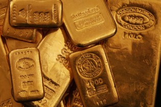 جهش قیمت طلا به بالاترین سطح ۷ ساله/ افت اندک پس از اقدام چین