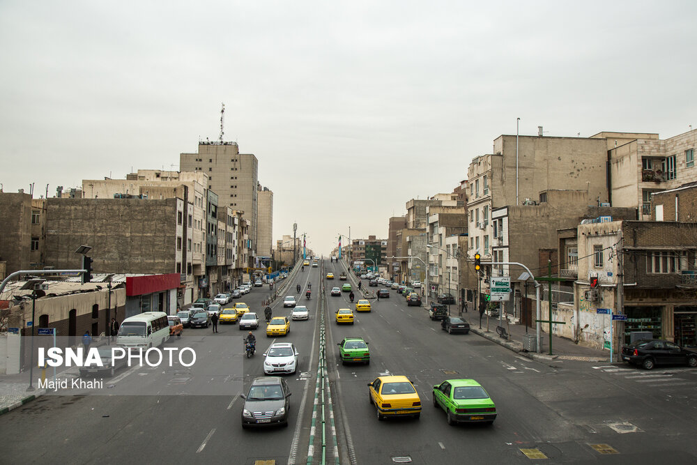 خیابان امام خمینی که در گذشته با نام سپه شناخته می شد از خیابانهای اصلی است که محله مخصوص در شمال به این خیابان می رسد.