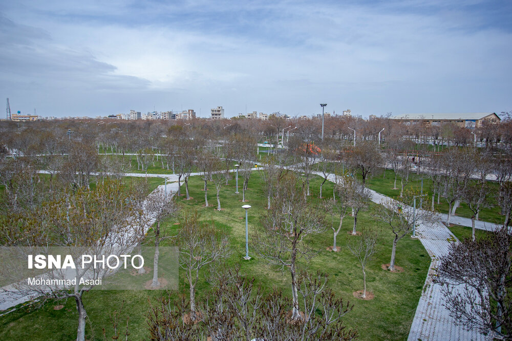 بوستان شهدای گمنام که یکی از مناطق هدف مردم برای روز طبیعت بود پس از اجرای طرح ممنوعیت تجمع در پارک‌ها، خالی از جمعیت شده‌ است