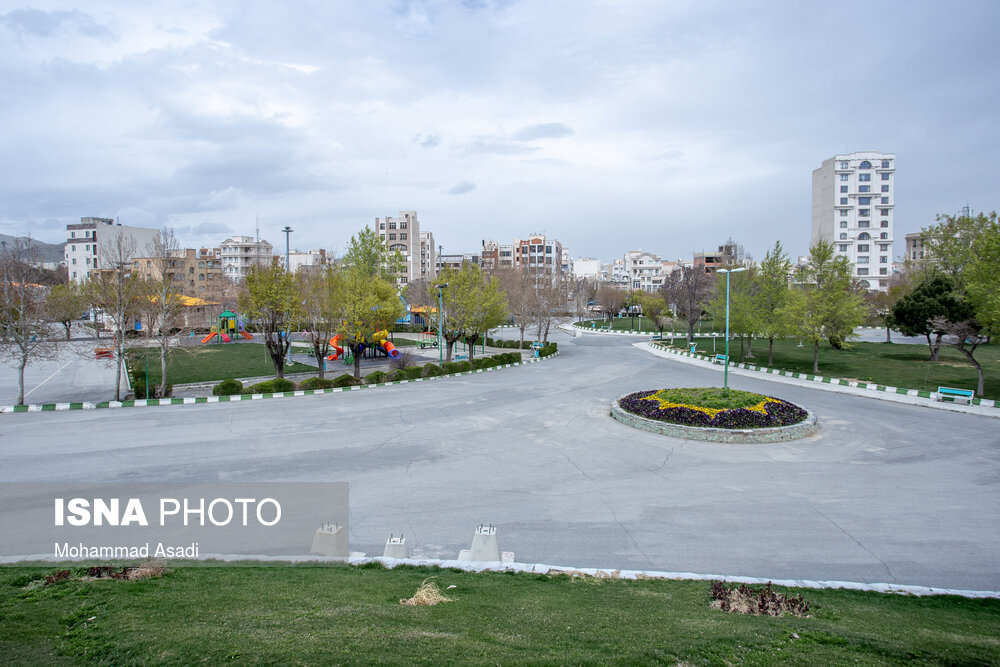 بوستان امیرکبیر اراک که یکی از مناطق هدف مردم برای روز طبیعت بود پس از اجرای طرح ممنوعیت تجمع در پارک‌ها خالی از جمعیت شده‌است