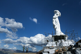 نصب بزرگترین مجسمه کشور (با نماد مقاومت مردم کردستان) در سنندج