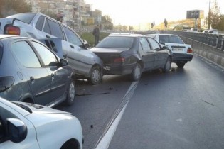 تصادف زنجیره‌ای بیش‌از ۵٠ خودرو در اتوبان کرج - قزوین/ بیمارستان‌های قزوین در حالت آماده‌باشند