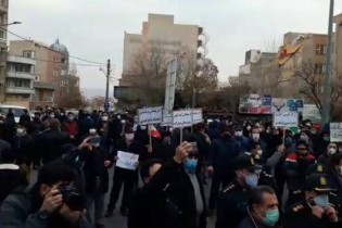 تجمع مردم تبریز در مقابل کنسولگری ترکیه