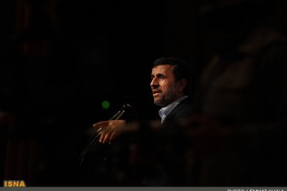 احمدی‌نژاد خود را برای حضور در انتخابات 1400 آماده می‌کند
