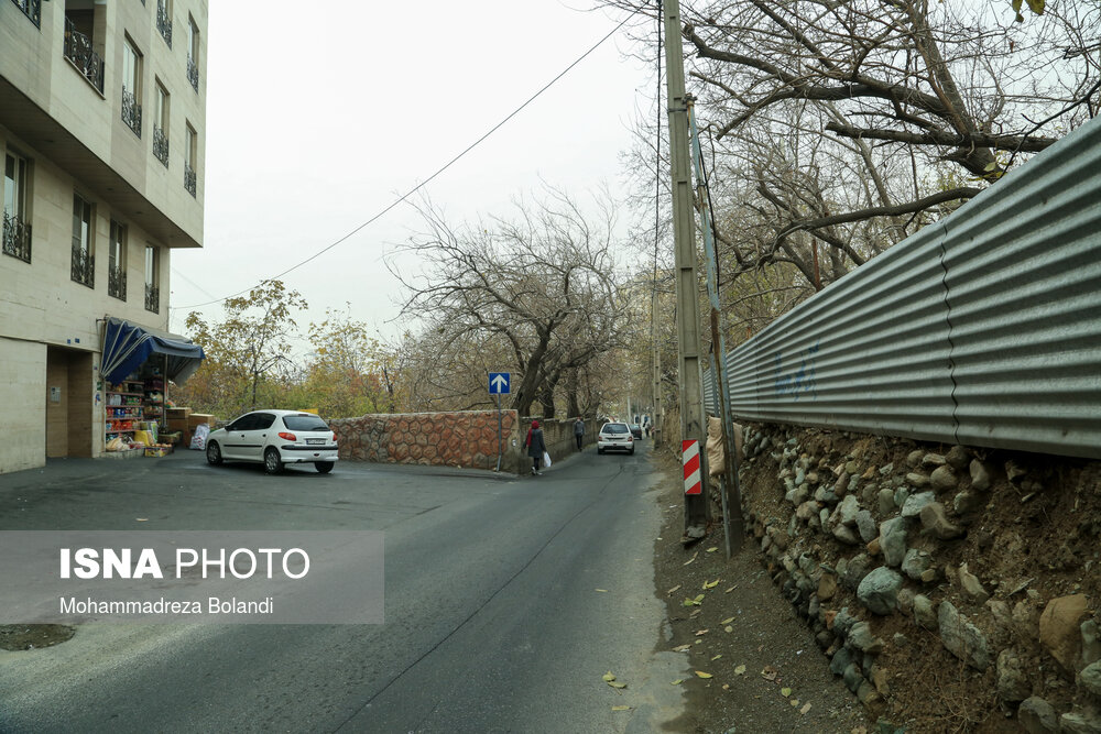 شهران هم مانند بسیاری از محله‌های تهران، تلفیقی از بافت قدیمی و جدید است و هنوز هم باغات زیادی در این محله وجود دارد.