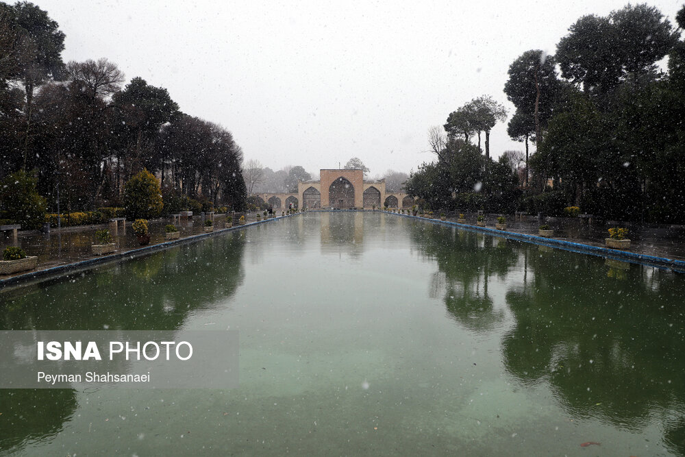 بارش اولین برف زمستانی در اصفهان