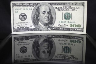 بررسی نرخ دلار در سال جدید