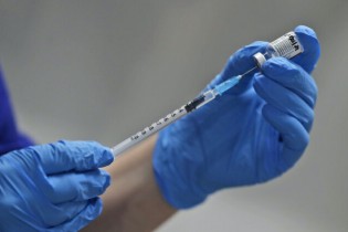 بازگشایی سامانه ثبت‌نام واکسن کرونا برای متولدین ۱۳۵۸ و ماقبل