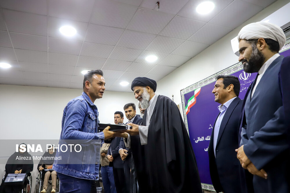 مراسم اهدای هدایای مقام معظم رهبری به مدال‌آوران خوزستانی بازی‌های آسیایی و پاراآسیایی