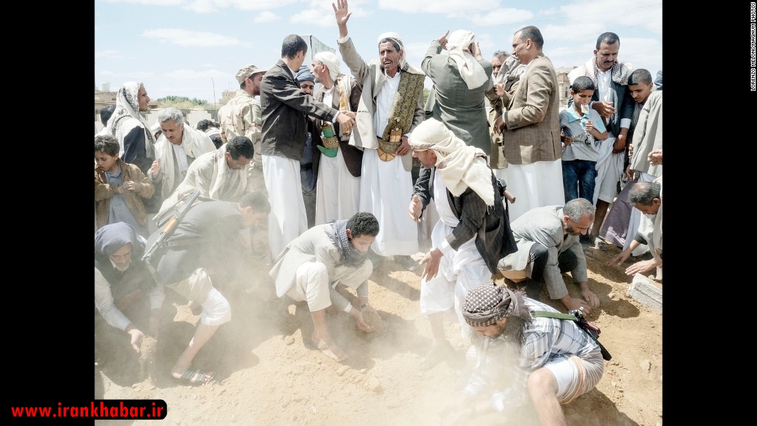 خاکسپاری دو جوان یمنی در صنعا