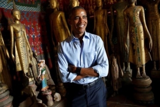 تصاویر/ نارگیل خوردن اوباما در لائوس  