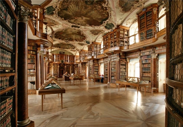 تصاویر/ قدیمی‌ترین کتابخانه جهان در سوئیس  