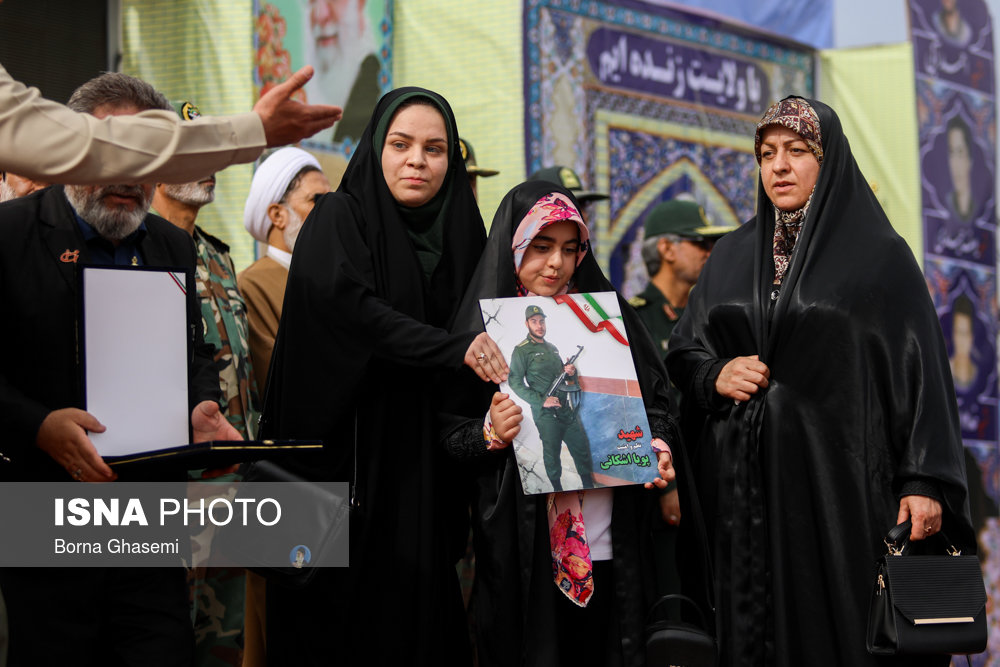 تقدیر از شهدای وظیفه ارتش در جشنواره جوان سرباز