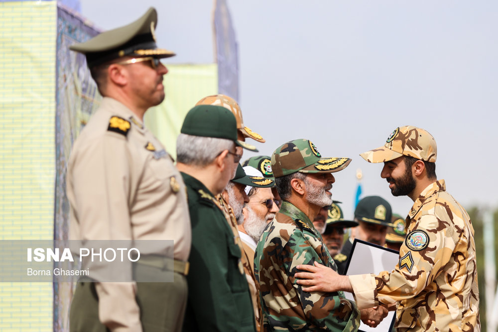 تقدیر از سربازان نمونه ارتش در جشنواره جوان سرباز