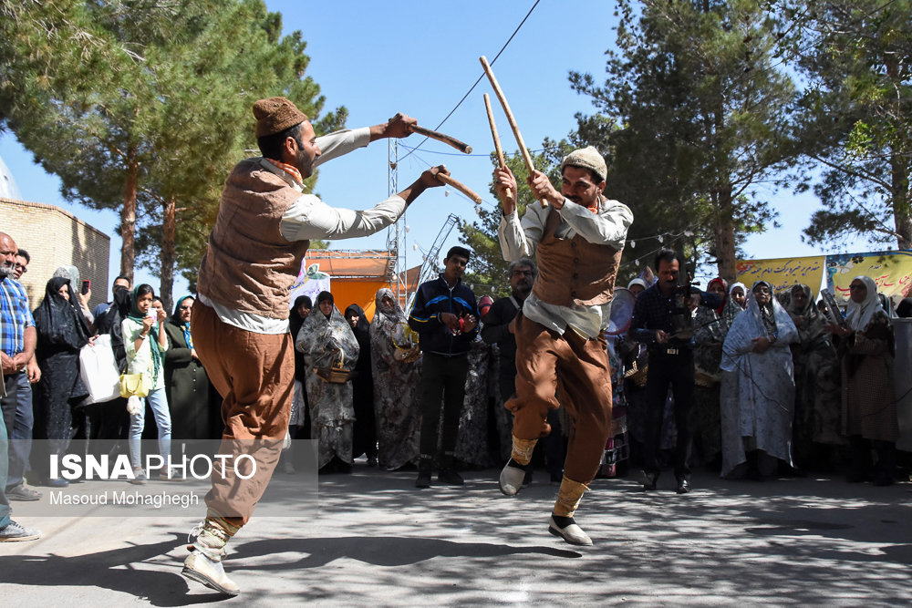 آیین گل غلتان نوزادان در امیریه دامغان