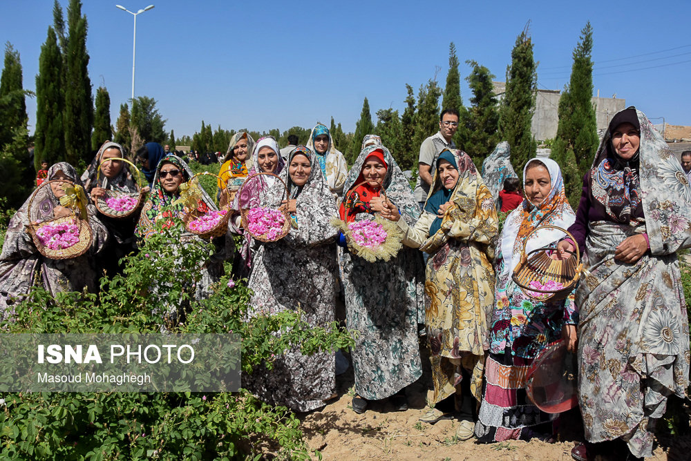 آیین گل غلتان نوزادان در امیریه دامغان