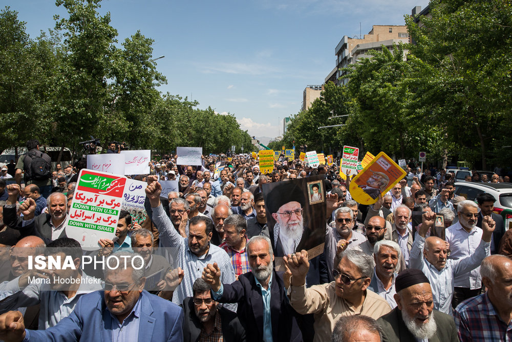 راهپیمایی نمازگزاران نماز جمعه در واکنش به خروج آمریکا از برجام