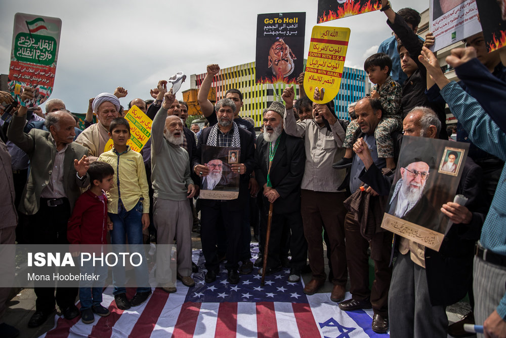 راهپیمایی نمازگزاران نماز جمعه در واکنش به خروج آمریکا از برجام