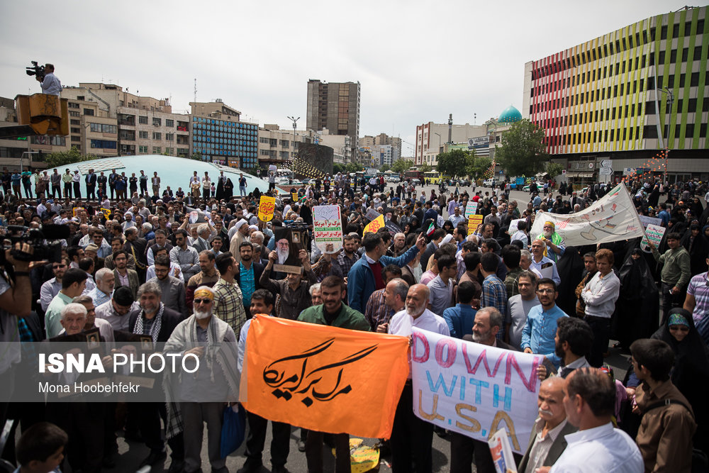 راهپیمایی نمازگزاران نماز جمعه در واکنش به خروج آمریکا از برجام