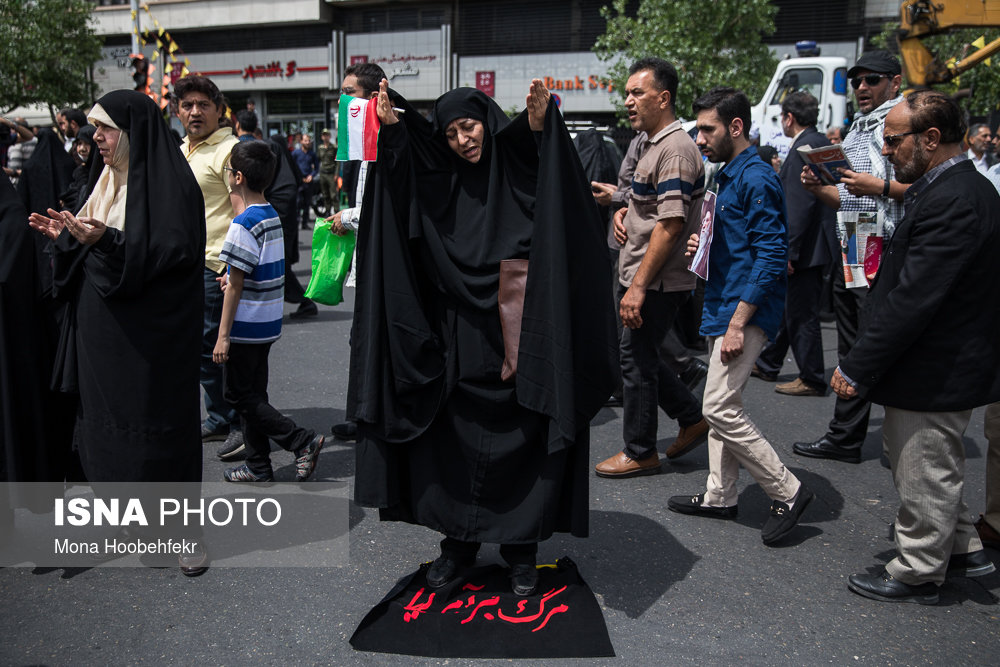 راهپیمایی نمازگزاران نماز جمعه در واکنش به خروج آمریکا از برجام