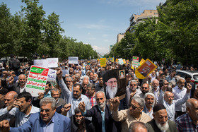 راهپیمایی نمازگزاران نماز جمعه در واکنش به خروج آمریکا از برجام