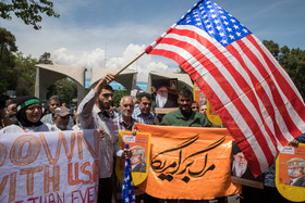 راهپیمایی نمازگزاران نماز جمعه در واکنش به خروج آمریکا از برجام