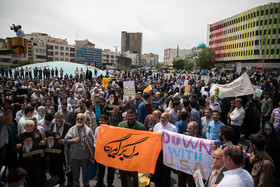 راهپیمایی نمازگزاران نماز جمعه در واکنش به خروج آمریکا از برجام