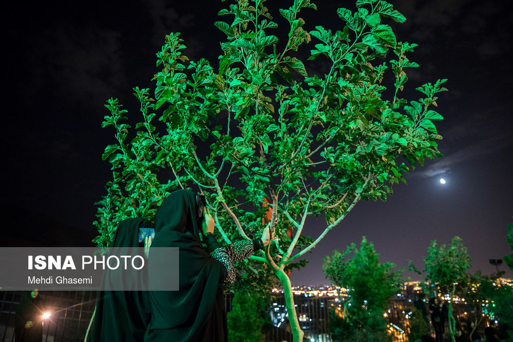 شب بیست و یکم ماه مبارک رمضان - مقبره شهدای گمنام در آبشار تهران