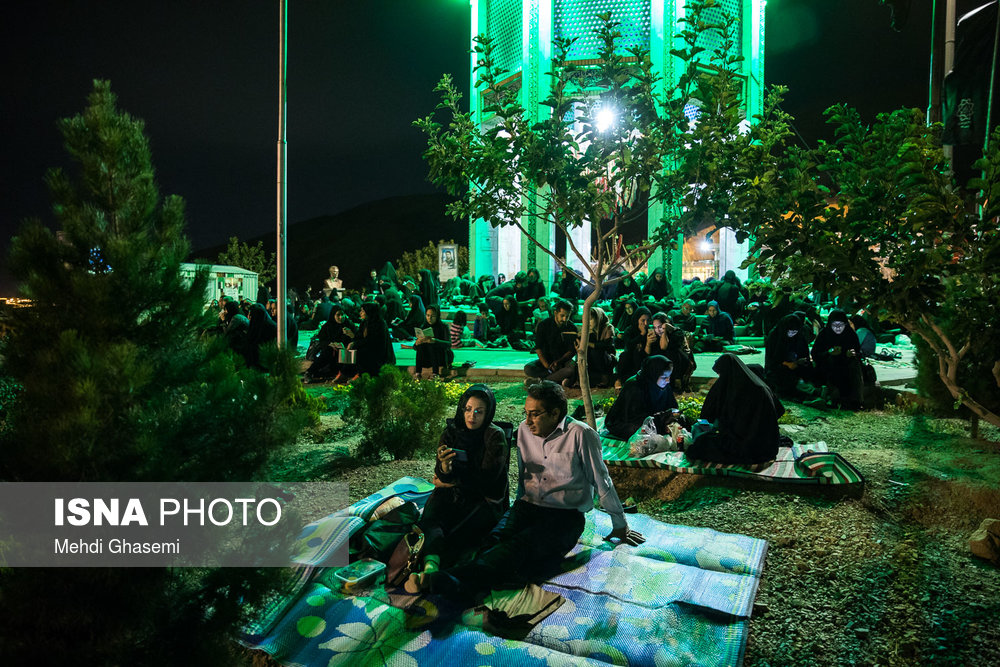 شب بیست و یکم ماه مبارک رمضان - مقبره شهدای گمنام در آبشار تهران