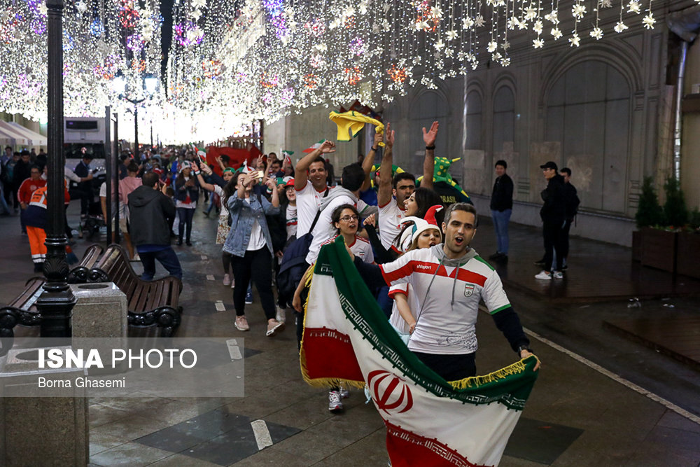 شادی هواداران تیم های حاضر در جام جهانی در میدان سرخ مسکو