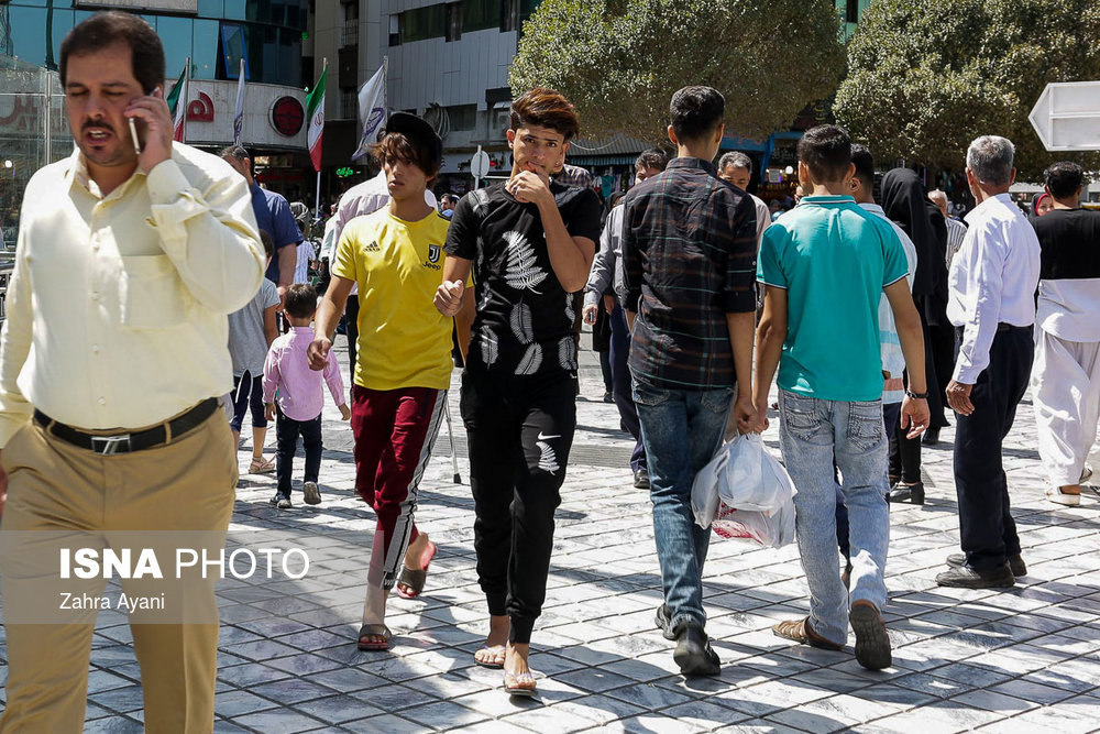 حضور گردشگران کشورهای عربی در خیابان‌های اطراف حرم مطهر