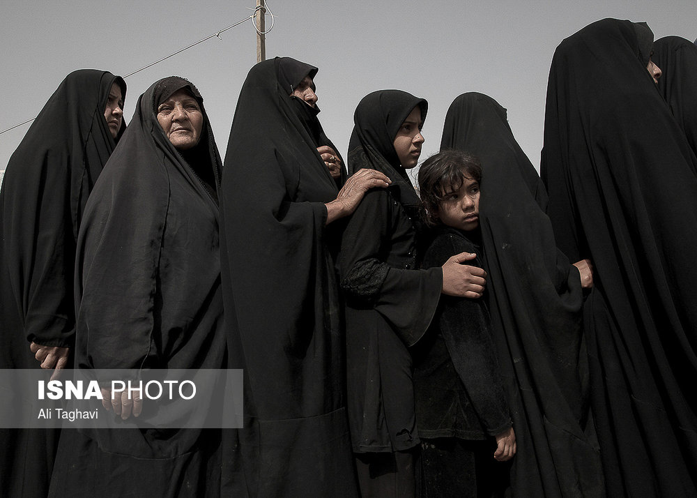 در طول مسیر، برخی موکب‌ها به زائرین غذای نذری می‌دهند.