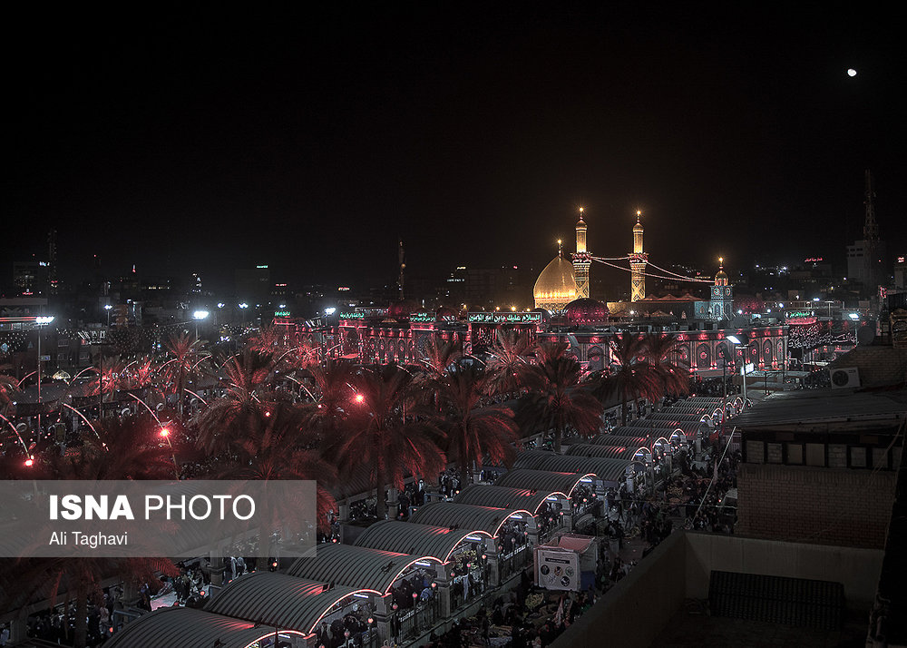دیدن حرمین امام حسین (ع) و حضرت عباس(ع) ، پایان همه ی سختی ها ی چندین روز پیاده روی زائران است و این قدرت را دارد که همه ی این مشقت ها را به یکباره از تن زائران بیرون کند.