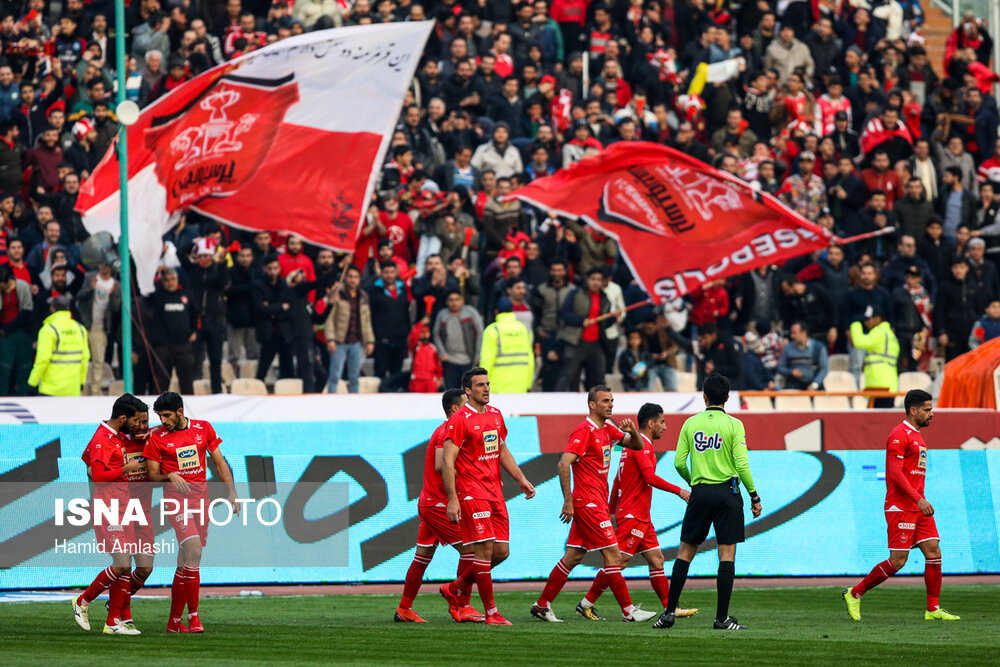 دیدار تیم‌های فوتبال پرسپولیس و استقلال خوزستان