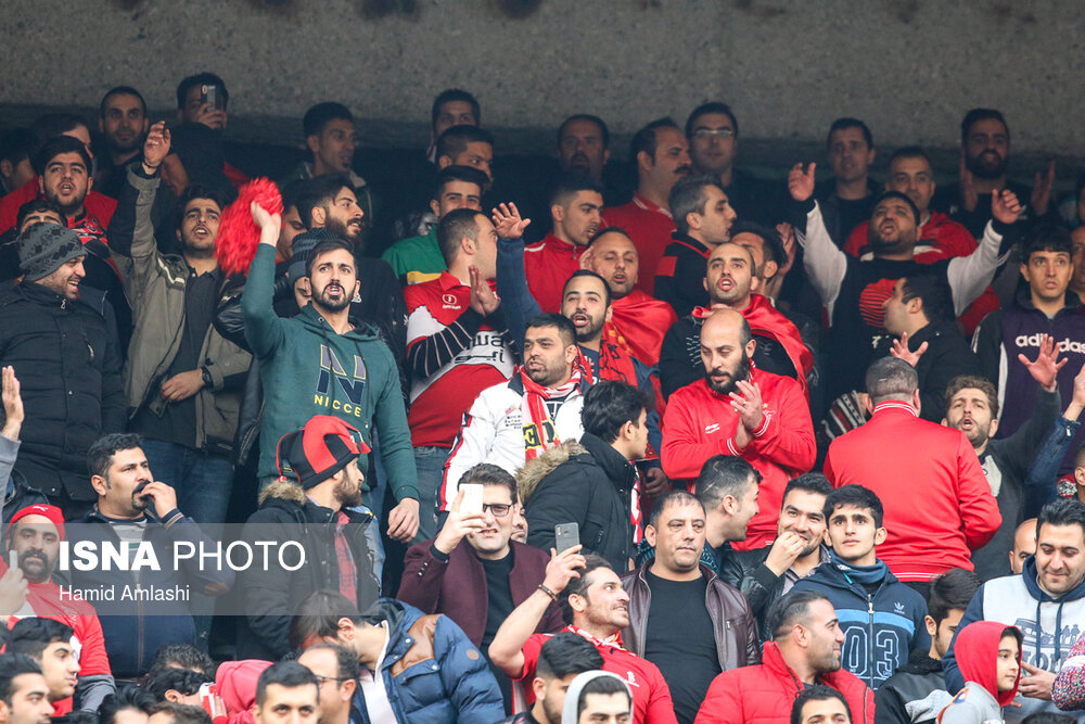 دیدار تیم‌های فوتبال پرسپولیس و استقلال خوزستان