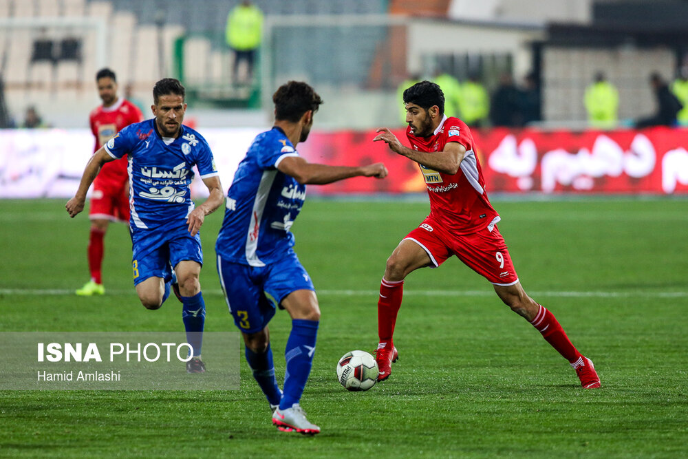 دیدار تیم‌های فوتبال پرسپولیس و استقلال خوزستان