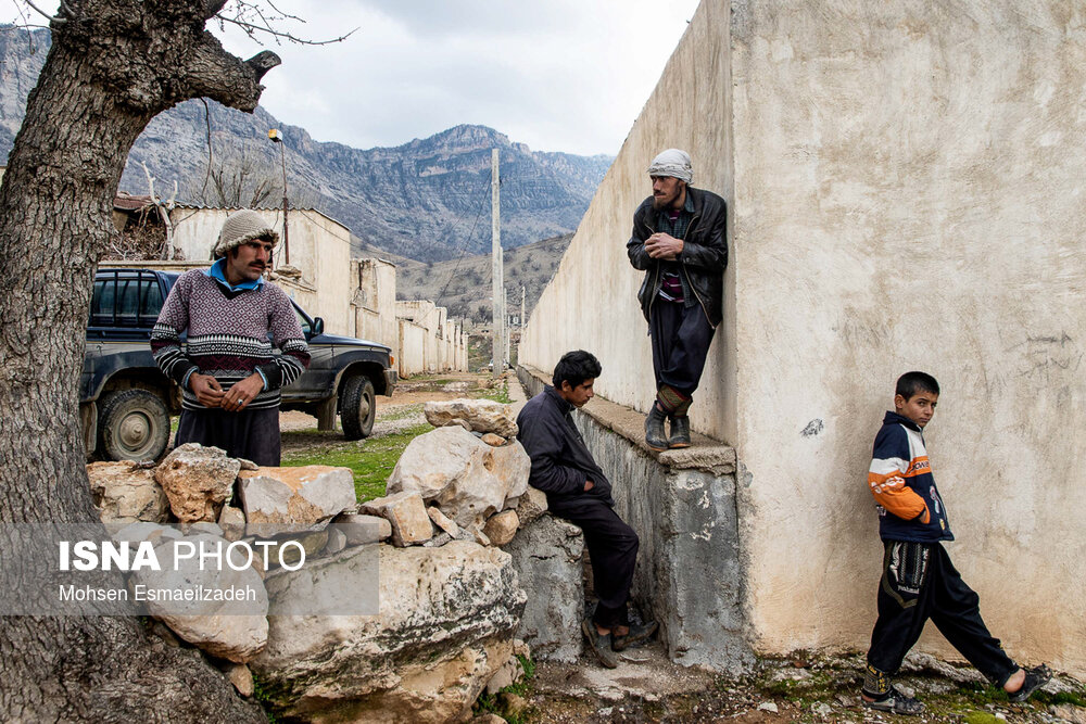 ساکنان این شهرک از مددجویان تحت پوشش کمیته امداد شهرستان اندیکا هستند، یارانه و مستمری ماهانه کمیته امداد تنها منبع درآمد اکثر ساکنان این شهرک است.