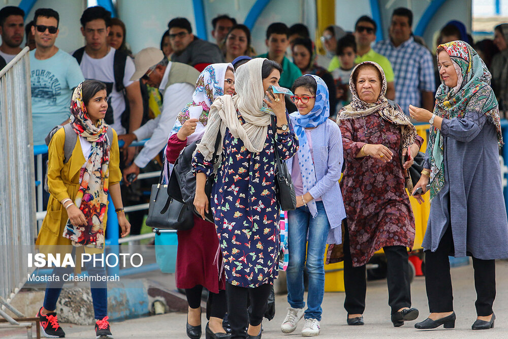 سفر دریایی مسافران نوروزی در بندر عباس