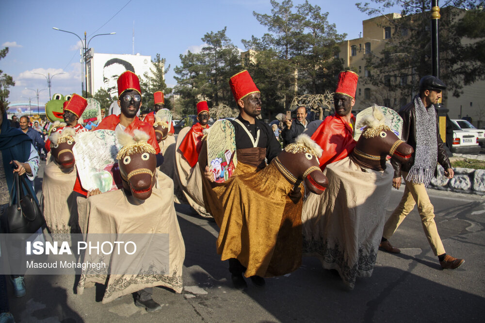 کارناوال شاد عروسکی در سمنان