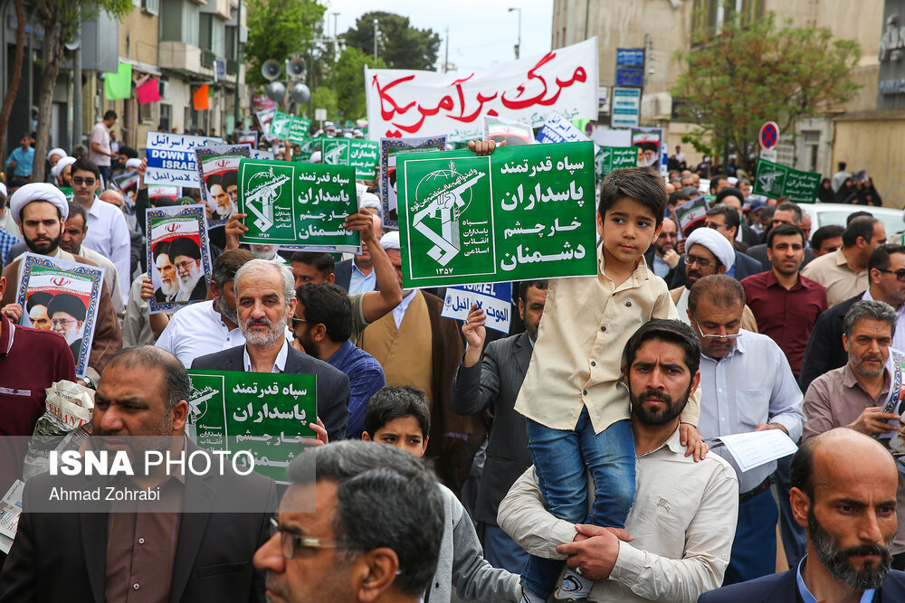 راهپیمایی نمازگزاران جمعه قم در حمایت از سپاه